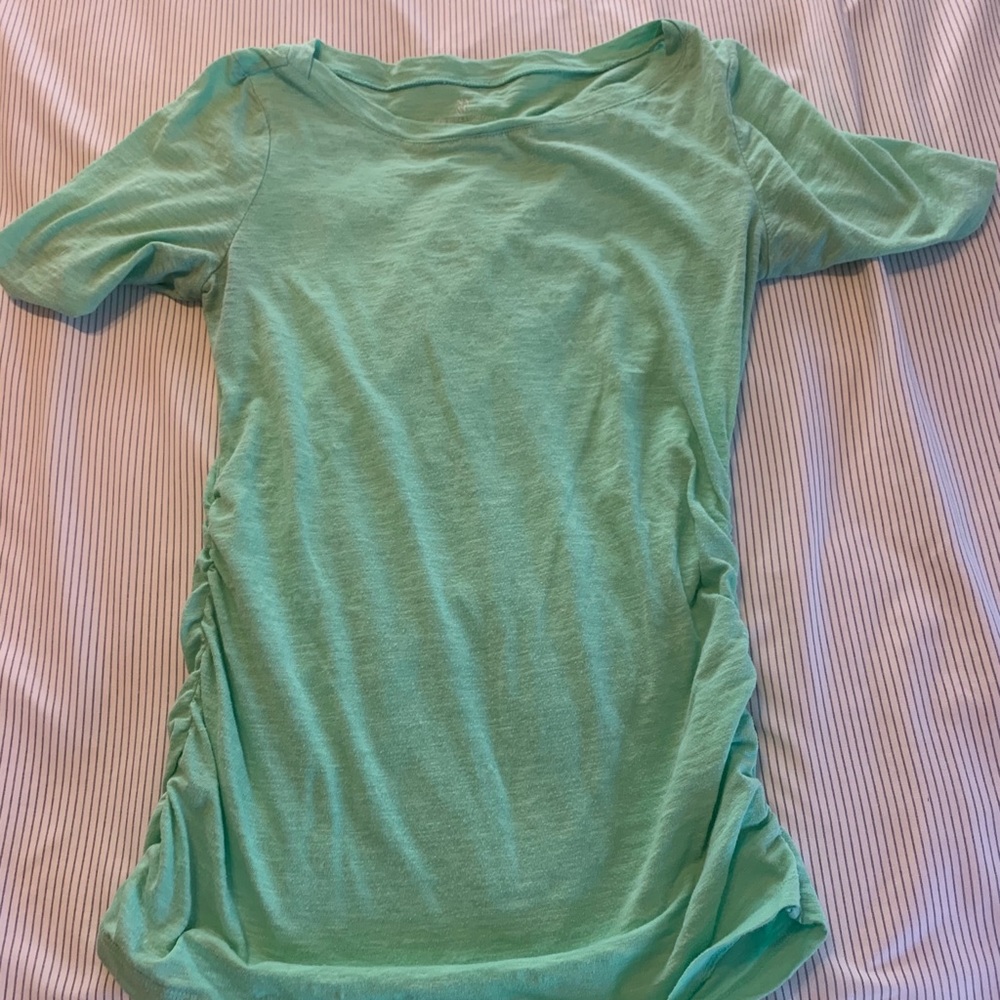 Short sleeved tee with side ruching